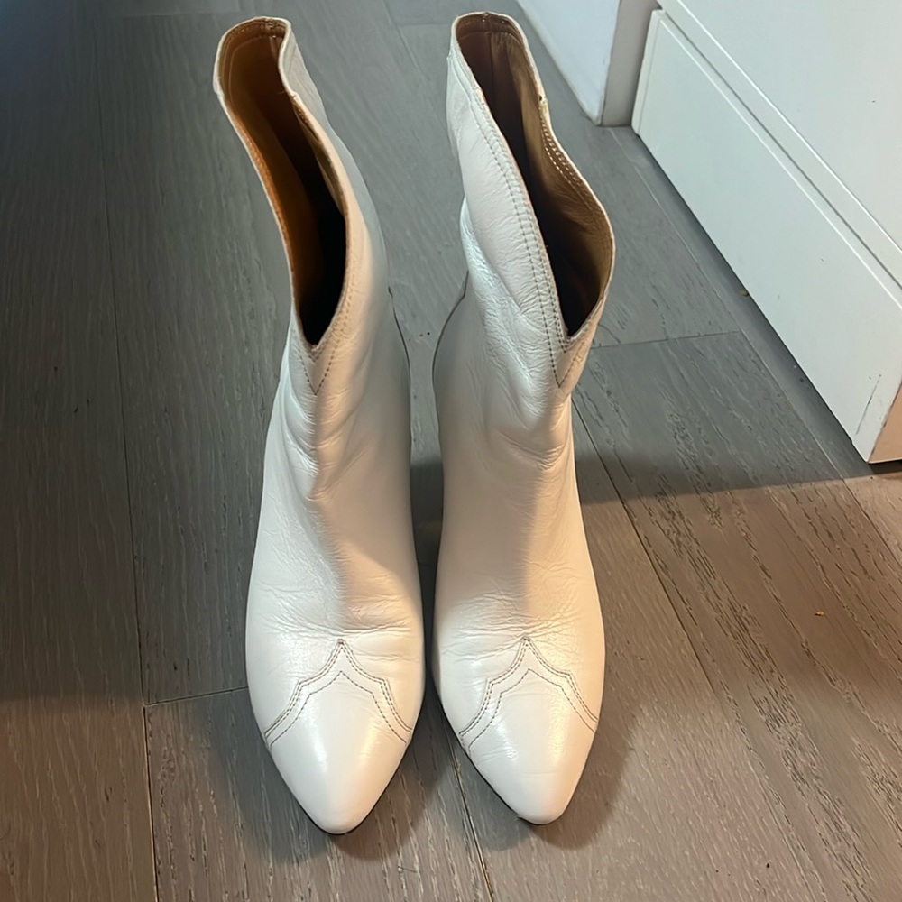 ISABEL MARANT
Patent leather ankle boots size 39